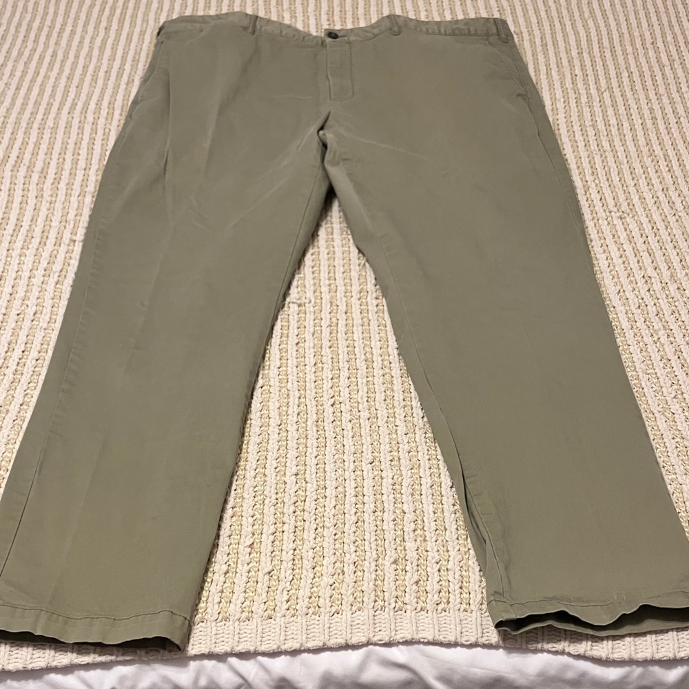 Men's Classic Khaki Chinos